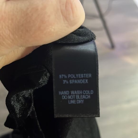 Lulu’s Black Velvet Strappy Fit and Flare Dress Size Medium - Picture 9 of 9